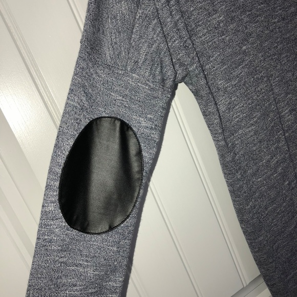 Shirt/Sweater - Picture 3 of 3